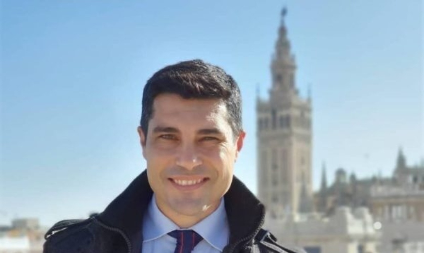 Firma del 'Pregón de la Semana Santa de Sevilla 2026'